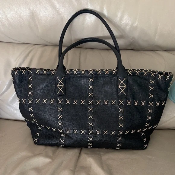 Berge Black Leather Tote Bag with Stitch Detailing - Picture 1 of 6
